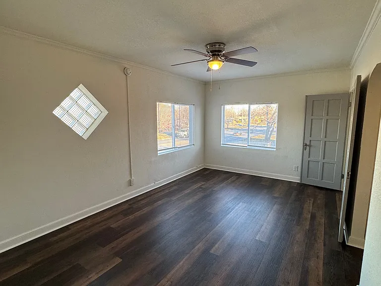 332 SW Topeka Blvd — Photo 11