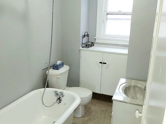 3rd image of 292 Belleview Ave #292