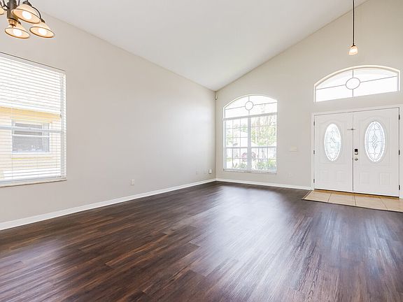 4th image of 12370 Arlington Park Ln