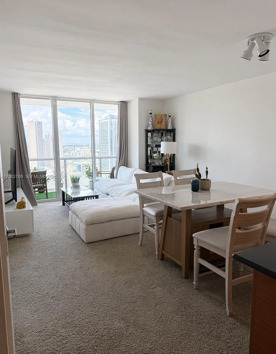 50 Biscayne Condo — Photo 3