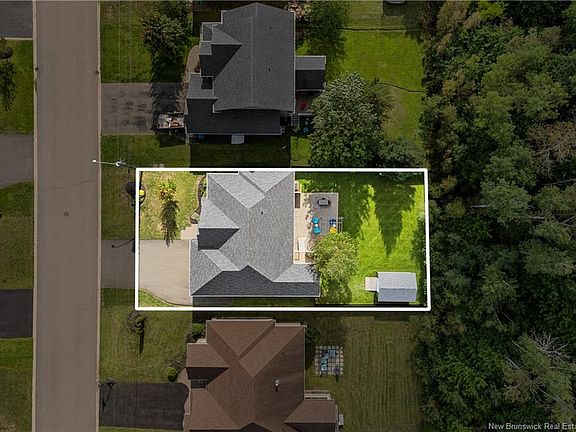 3rd image of 34 Valmont Cres
