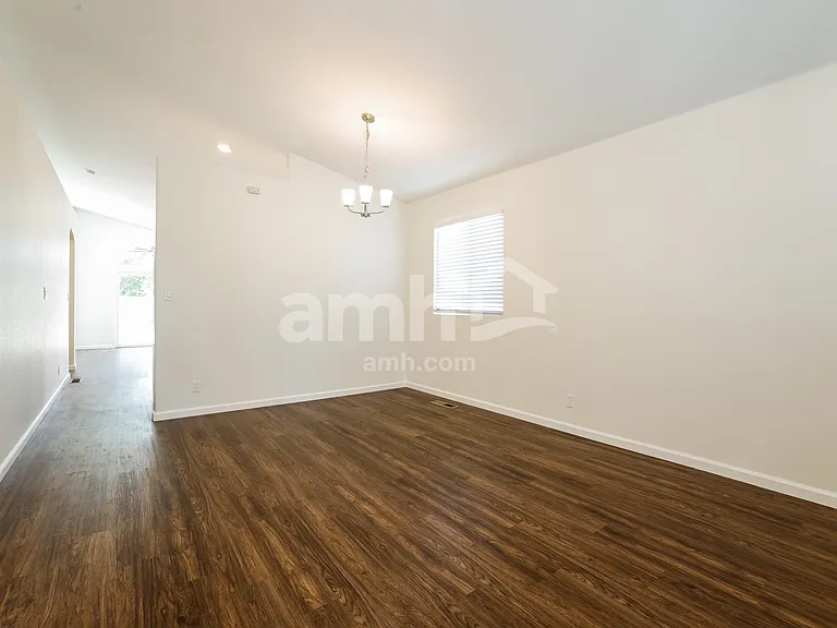 2215 Eagle Greens Dr — Photo 7