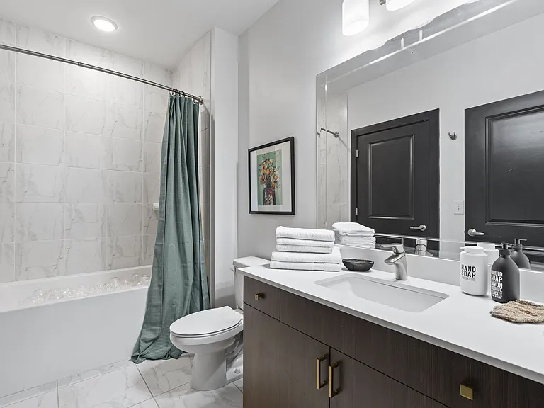 Axis Midtown — Photo 10