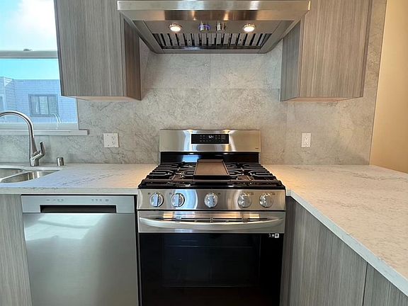 4th image of 1430 Judah St #2