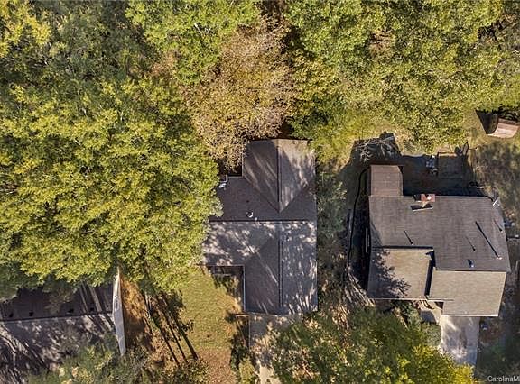 3rd image of 233 Vista Grande Cres