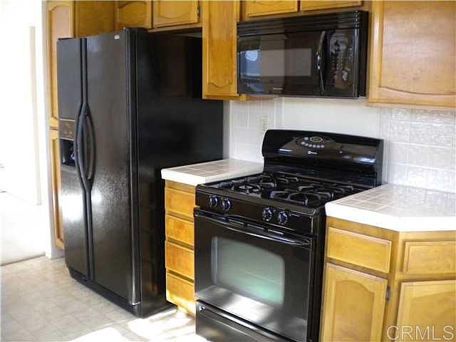 2nd image of 915 Myrtle Ct