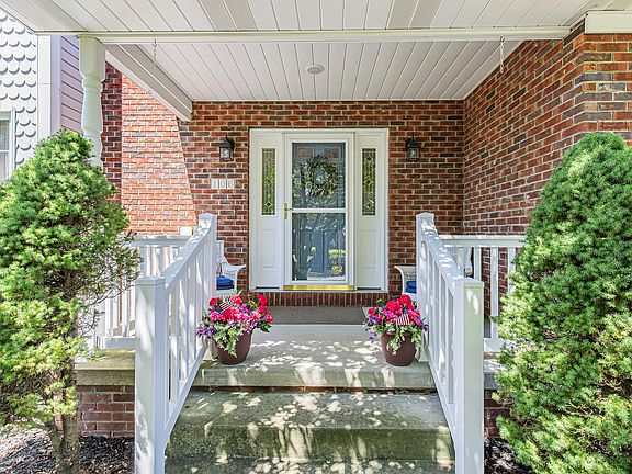 3rd image of 106 Rosewood Dr