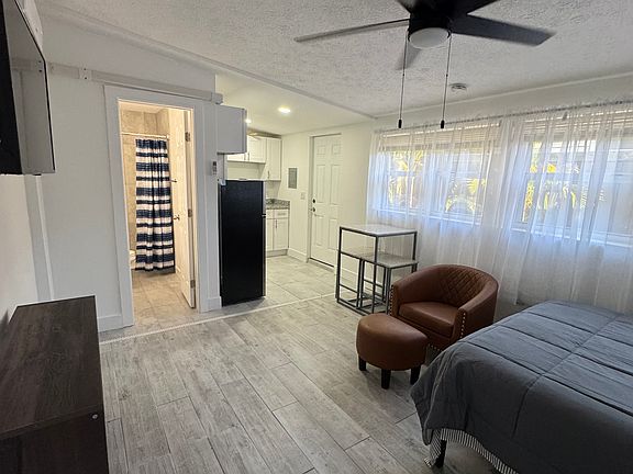 5th image of 4111 Carson St NE #1