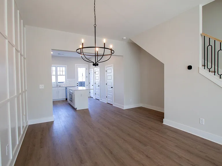 1188 Windsor Dr — Photo 4