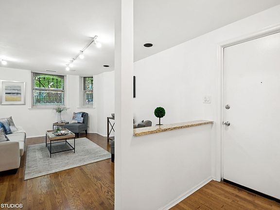 4th image of 818 N Dearborn St #Bf