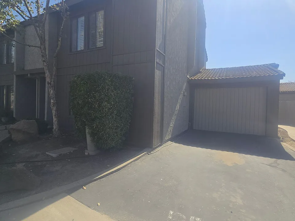 897 Greenfield Ave