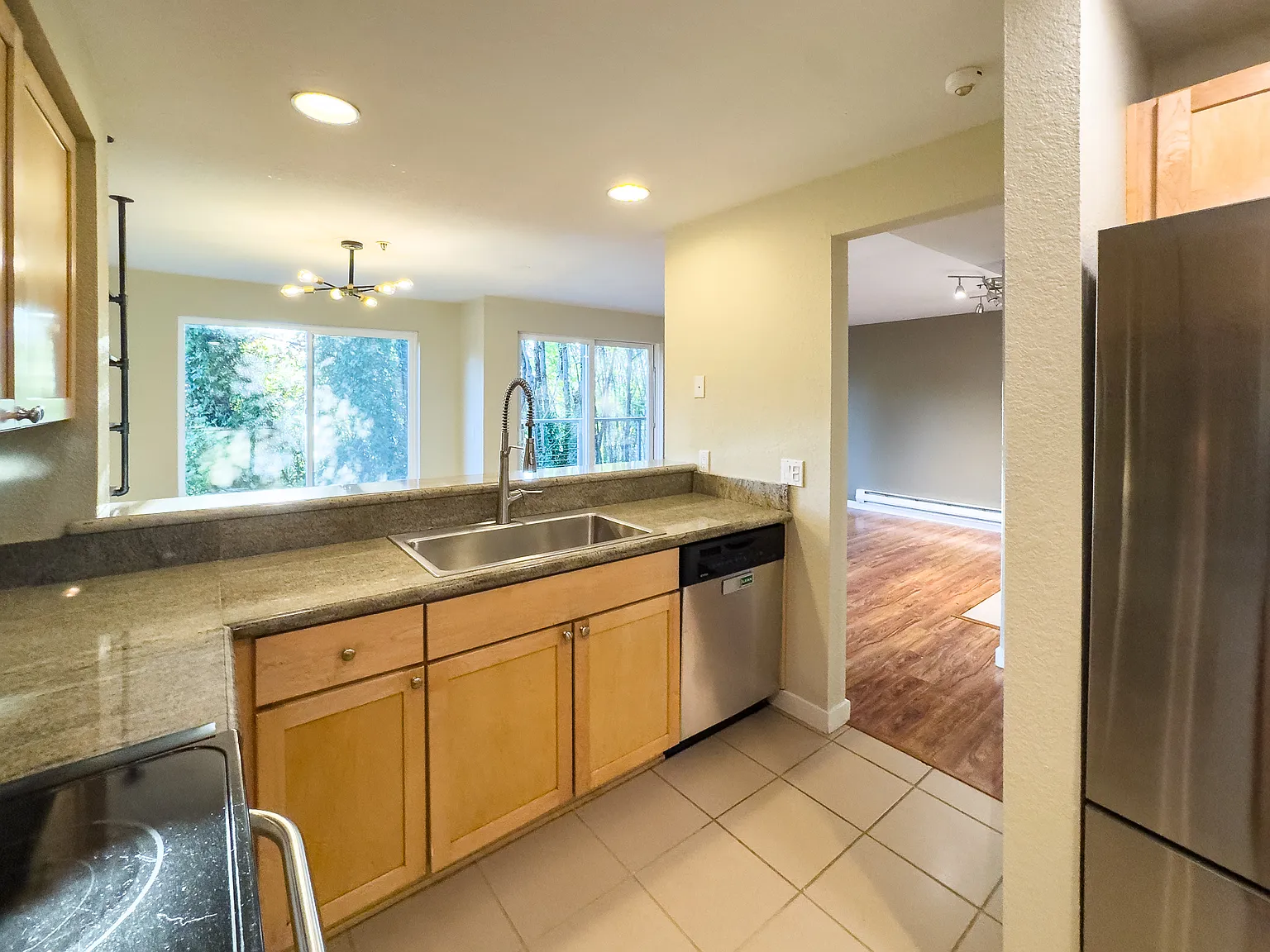 2 bed, 866 sqft, $2,300 — Photo 4