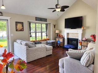 790 Myers Dr, Tonganoxie, KS 66086