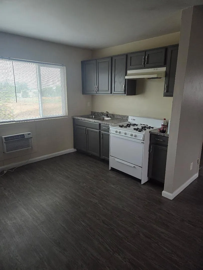 2677 Rosedale Ave — Photo 1