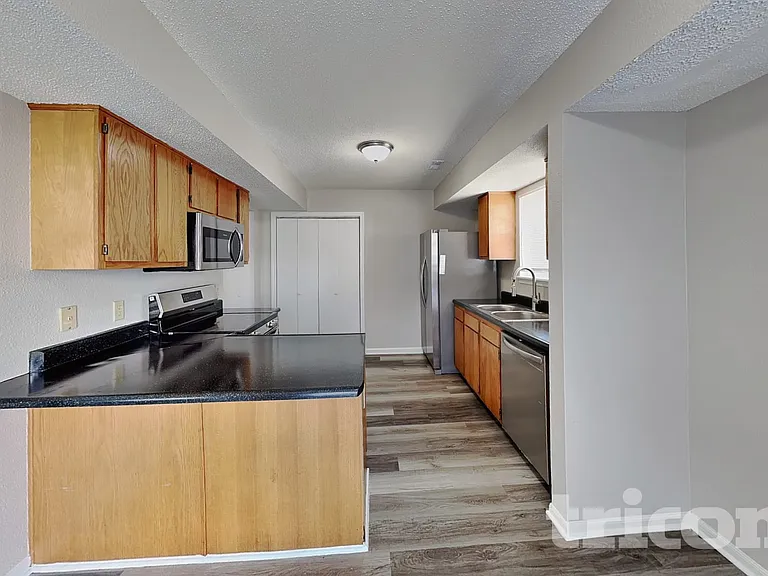 4244 Village Trace Dr — Photo 4