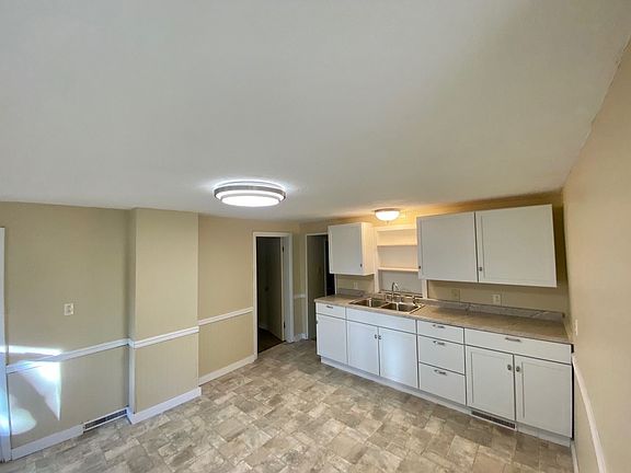 4th image of 509 W 1st St