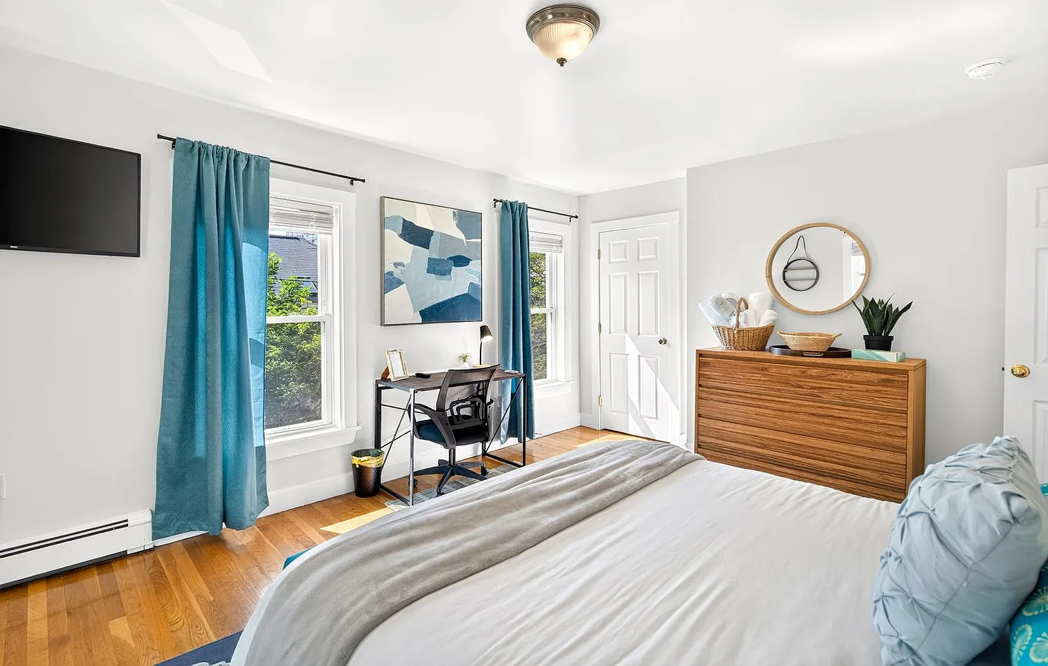 1 bed, 1.0 bath, 592 sqft, $4,605 — Photo 3