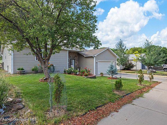 2nd image of 1482 Graham Ct