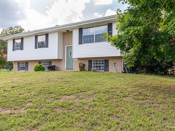 2nd image of 107 Oakwood Cir NE