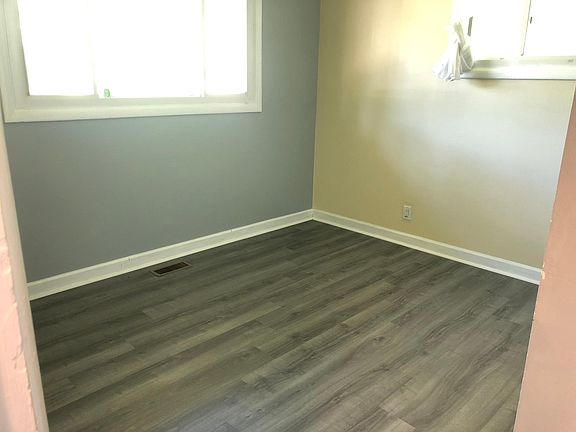 3rd image of 10255 N College Ave