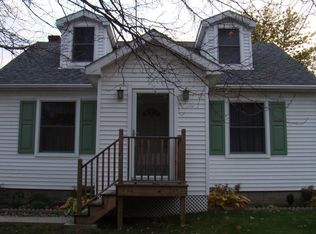 29 Edgewood Dr, Averill Park, NY 12018