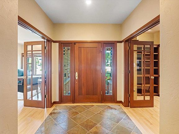 4th image of 5870 Persimmon Dr