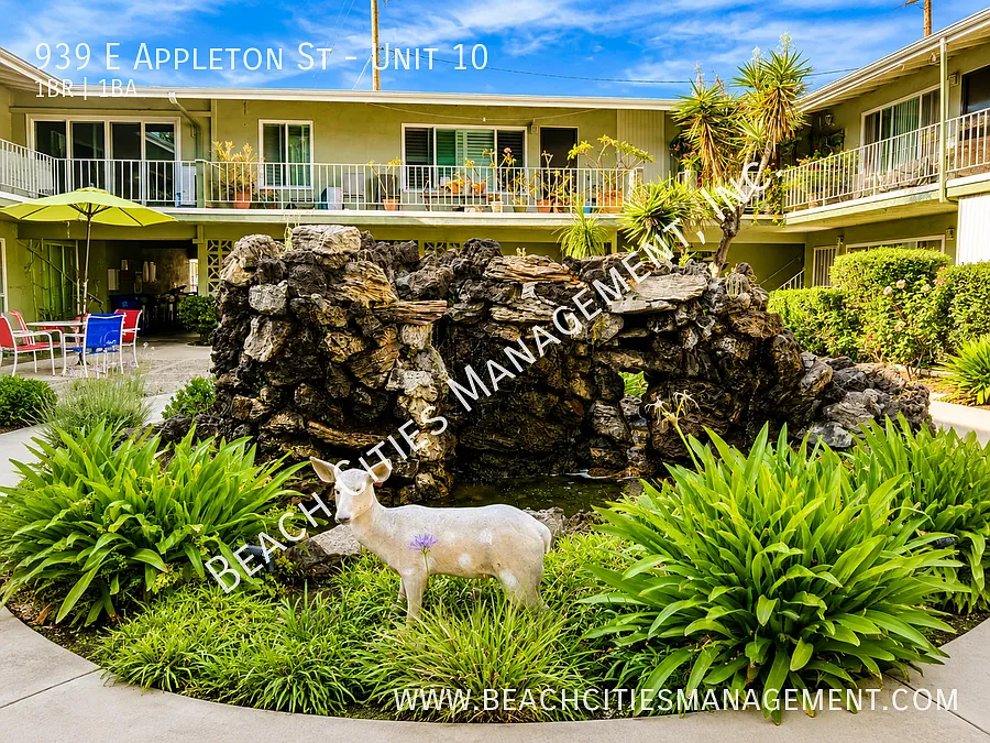 Pet-Friendly 1-Bedroom in Alamitos Beach with Private Garage — Photo 3