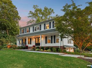 386 Brownstone Ct, Wyckoff, NJ 07481