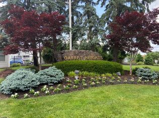 78 Amethyst Ln, Paterson, NJ 07501