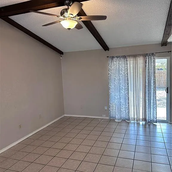 5904 N 28th Ln — Photo 3