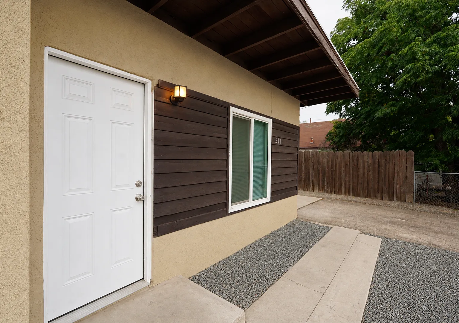 211 South Victoria Avenue — Photo 2