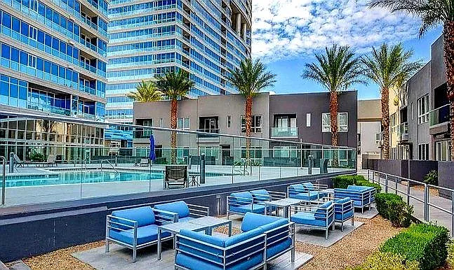 Tower 1 pool and outdoor lounge