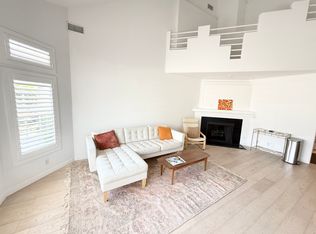 10422 Weddington St, North Hollywood, CA 91601