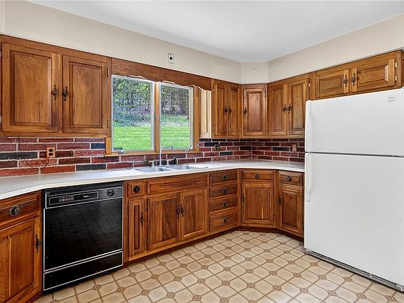 4th image of 2458 Ridge Rd