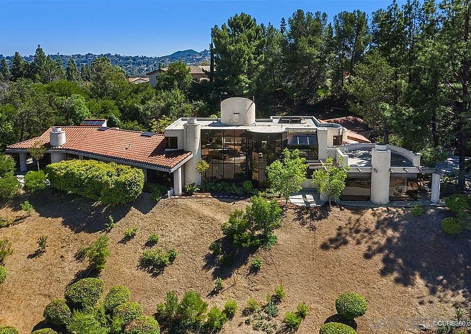 2nd image of 17509 Via Loma Dr