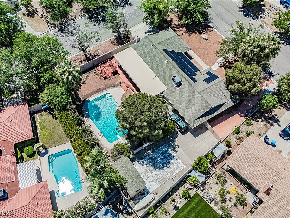 1st image of 4240 E Pinecrest Cir