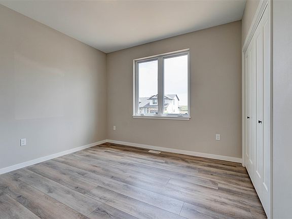 5th image of 610 Rolling Hills Dr