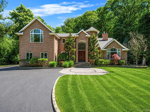 589 Landing Avenue, Smithtown, NY 11787