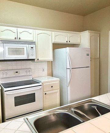 5th image of 64 Chapel Hill Cir