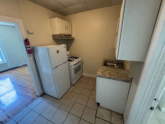 4th image of 138 Morton Ave #1