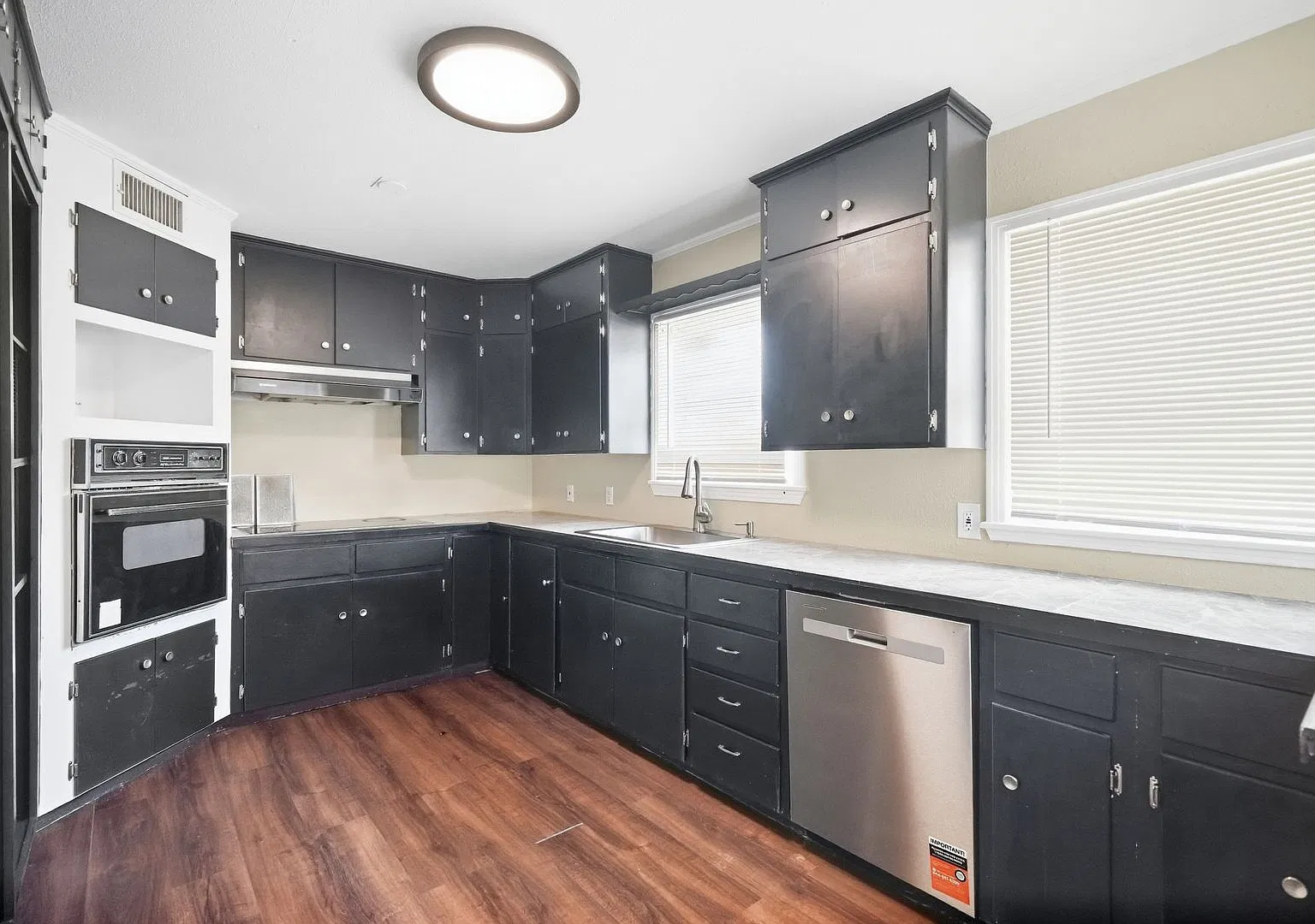 Centrally Located 3-Bedroom Home with Additional Back Apartment — Photo 4