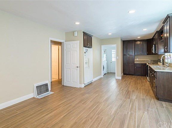 5th image of 2731 N East St