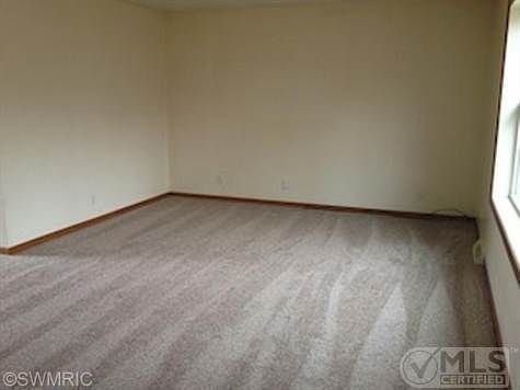 5th image of 324 N Croswell Ave
