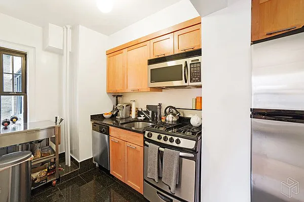 Rented by Halstead Real Estate | media 19