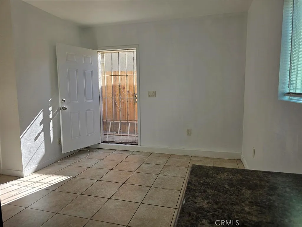 2 bed, 516 sqft, $2,100 — Photo 2