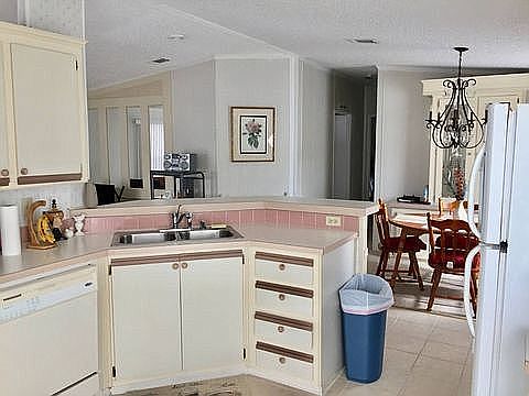 5th image of 546 Falcon Ave