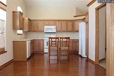 2nd image of 190 Hunters Pkwy