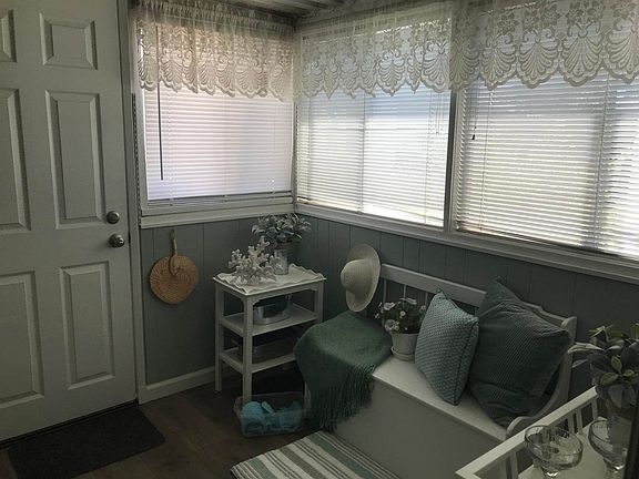 2nd image of 326 Sierra Vista Dr #326