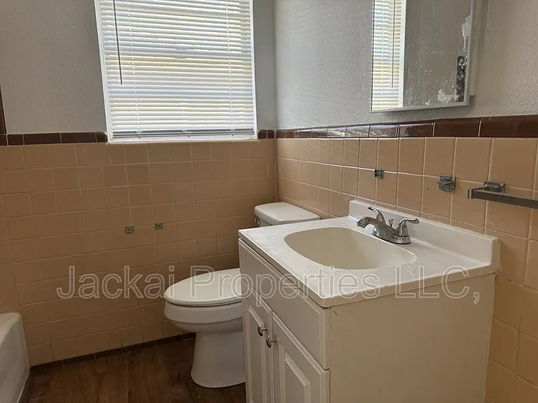 15 Macarthur Dr #B — Photo 11