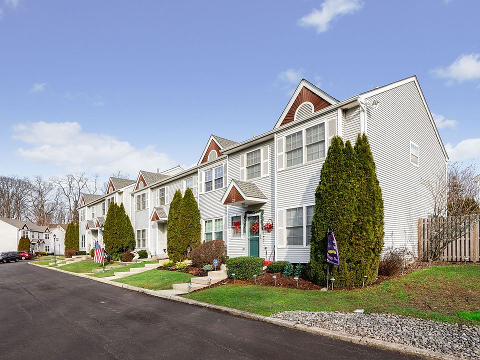 1st image of 256 Quassaick Ave Unit 25